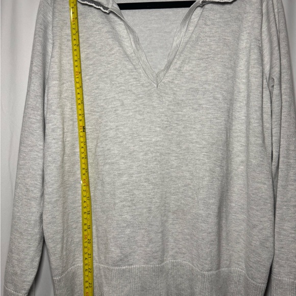 Chic Light Gray V-Neck Sweater - Picture 4 of 5